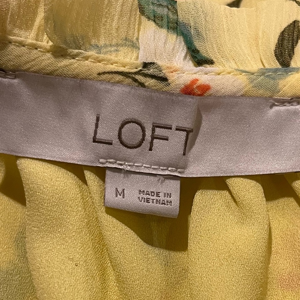 Women's Yellow with Flowers Short Sleeve Top - NWOT Size Medium - Picture 3 of 7